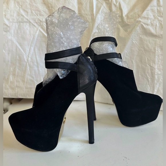 BEBE LEATHER BOOTIE WITH LEATHER ANKLE STRAP GOLD ZIPPER BACK PLATFORM HEEL 8 - Picture 4 of 8